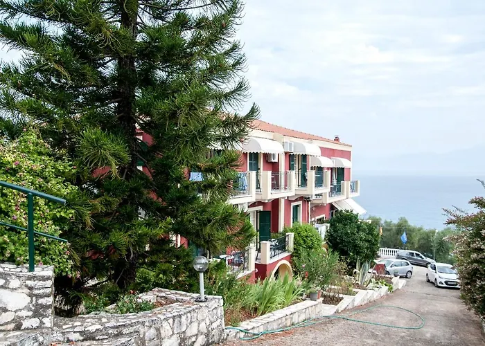 Pensiune Bay In Kalamaki Beach, 100m From The Lovely Sandy 4*